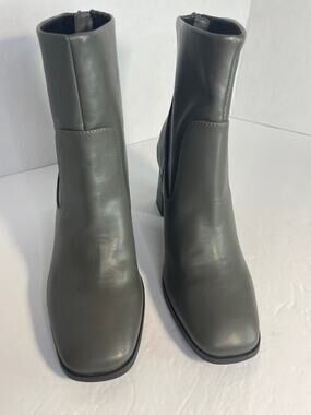 Dolce Vita Greenish-Gray Boots Women’s 7.5